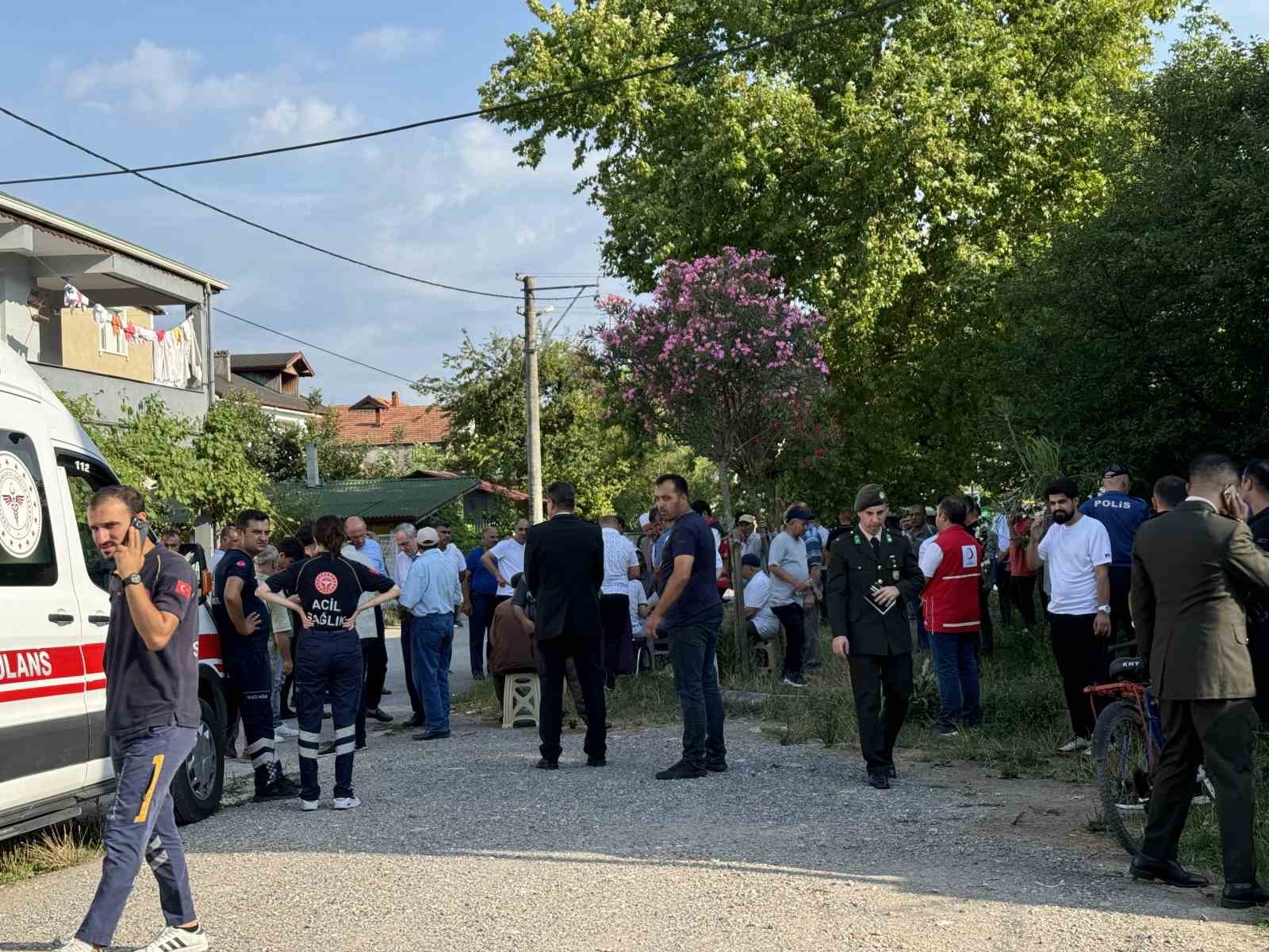 Sakaryalı şehidin baba evine Türk bayrağı asıldı
