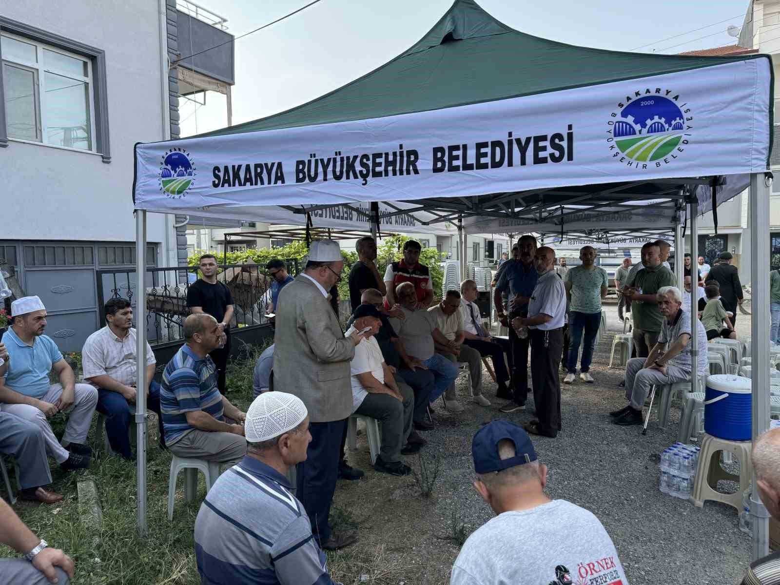 Sakaryalı şehidin baba evine Türk bayrağı asıldı
