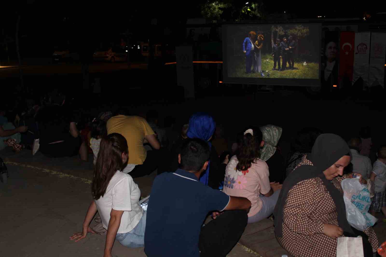 Siirt’te açık hava sinema günleri devam ediyor
