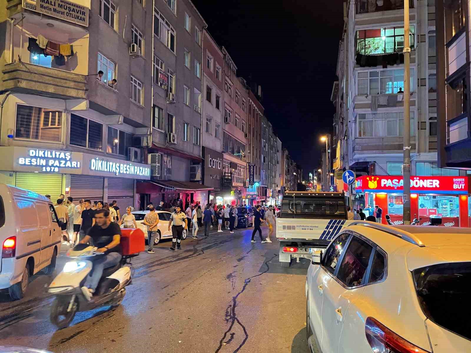 Zeytinburnu’nda tekel bayisinin asma tavanı çöktü, faciadan dönüldü: 1 yaralı
