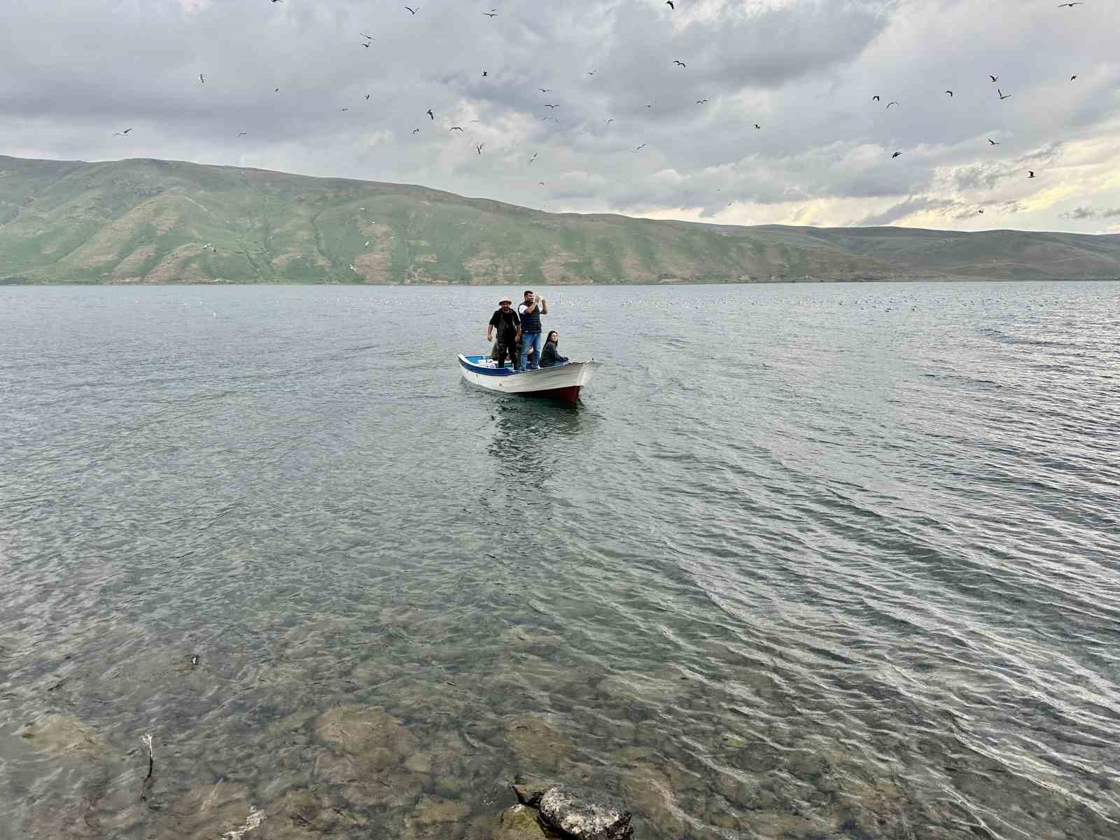 2 bin 241 rakımda yüzlerce kuşa ev sahipliği yapıyor
