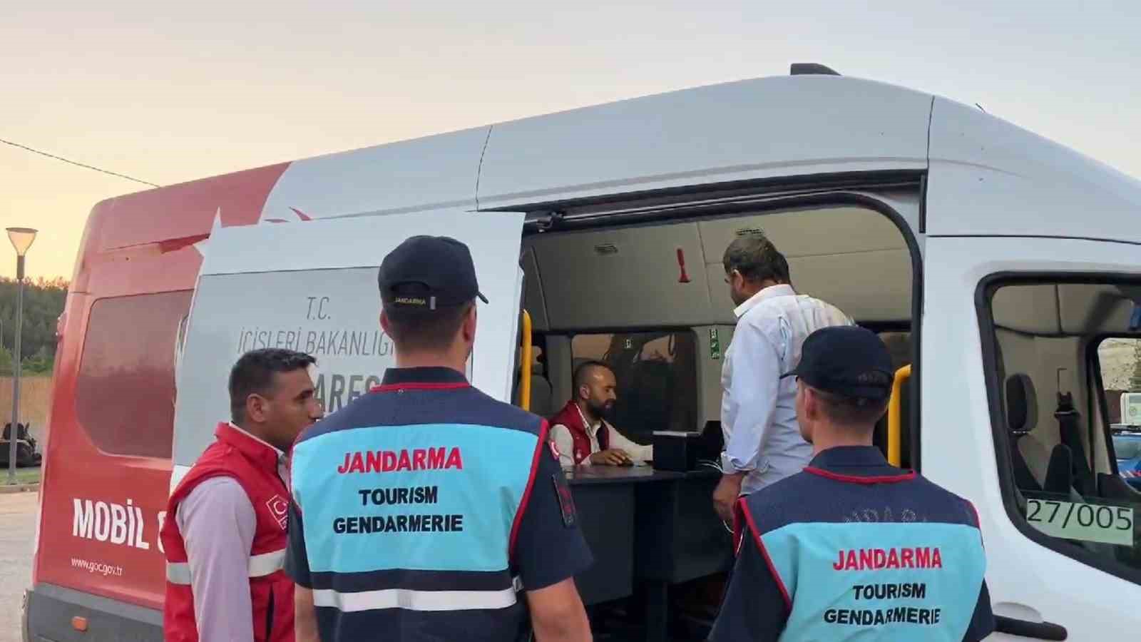 Gaziantep’te Jandarma yaya devriyesi görev başında
