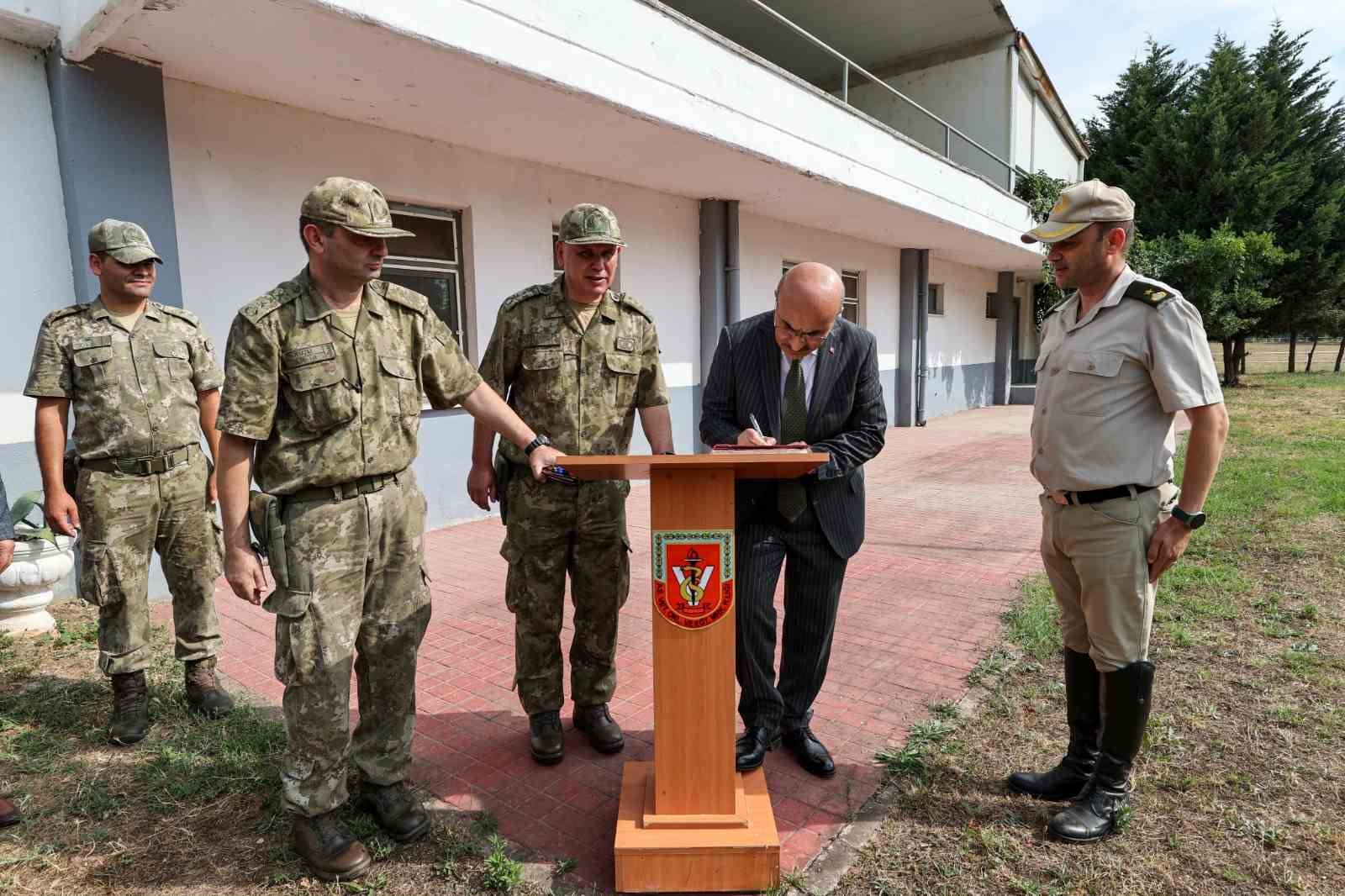 Vali Demirtaş’tan Askeri Veteriner Okulu’na ziyaret
