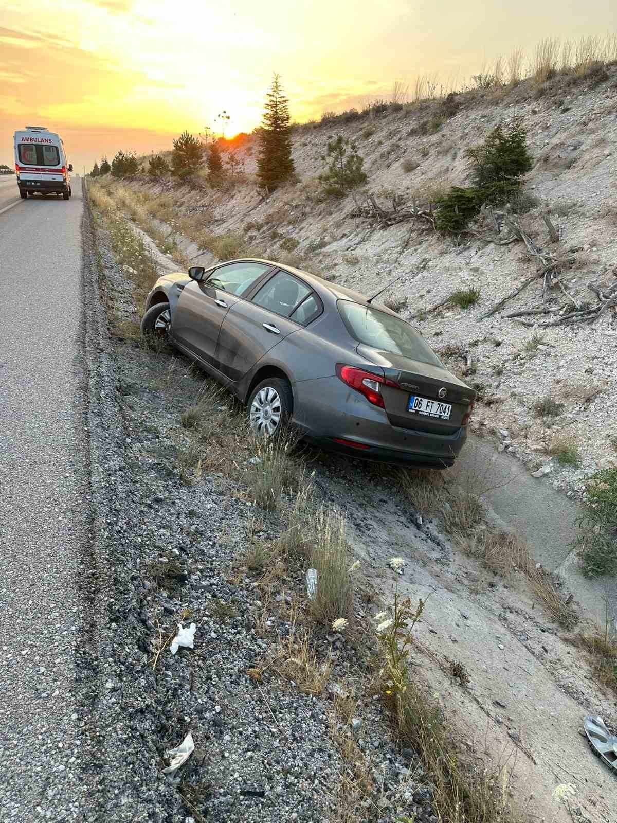 Refüje giren otomobilde 4 kişi yaralandı
