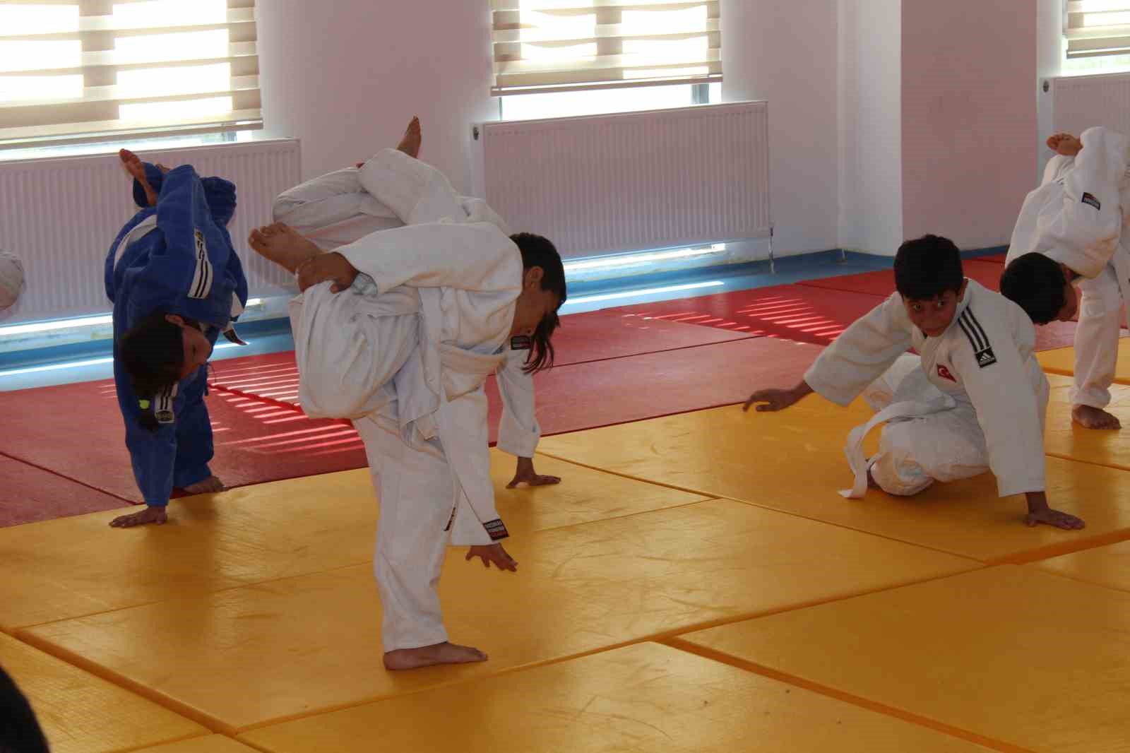 Siirt’te yaz spor okulları yoğun ilgi görüyor
