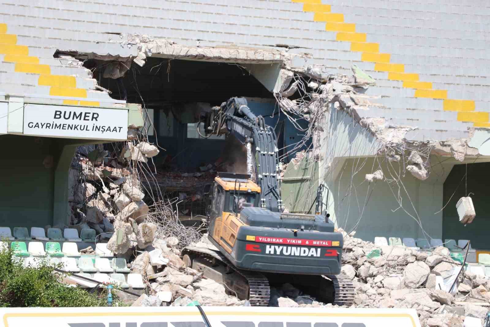 Muğla Atatürk Stadyumu’nda yenileme çalışmaları başladı
