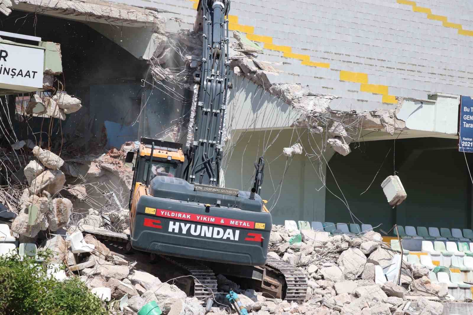 Muğla Atatürk Stadyumu’nda yenileme çalışmaları başladı
