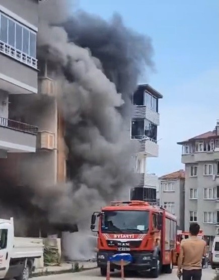 Patlayan çamaşır makinesi apartmanı harabeye çevirdi
