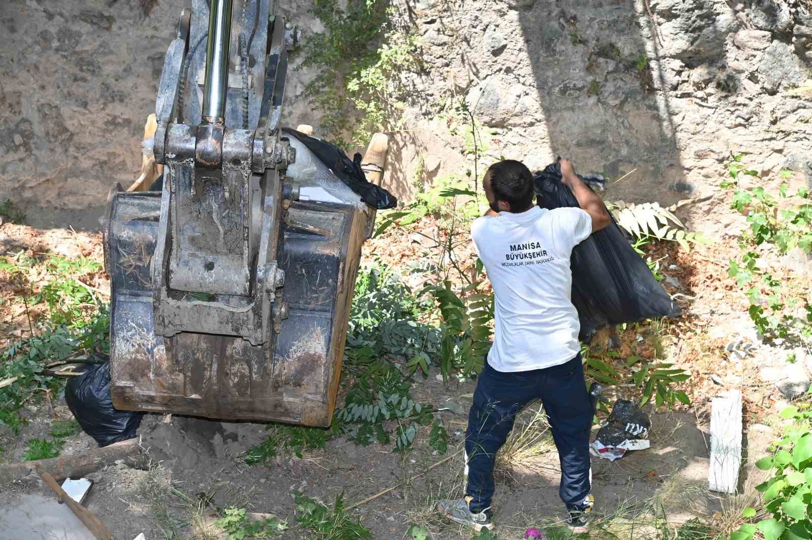 Manisa’da tarihi dokuların güzergahında temizlik yapıldı
