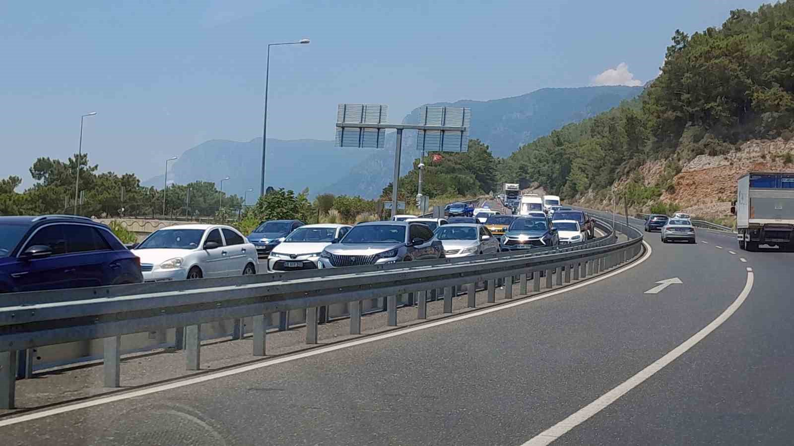 Kaza sonrası Sakar rampasında 5 kilometre kuyruk oluştu
