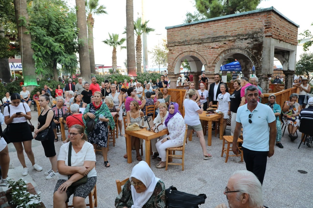 Tarihi Çınaraltı Çay Bahçesi yeniden açıldı
