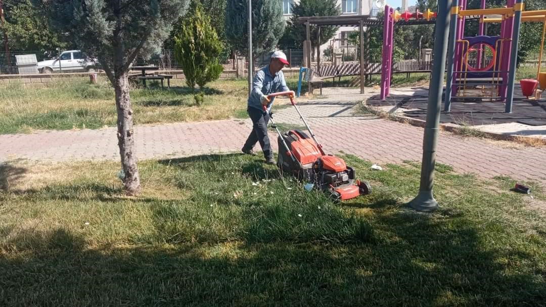 Gölbaşı’nda parklara çevre düzenlemesi yapılıyor
