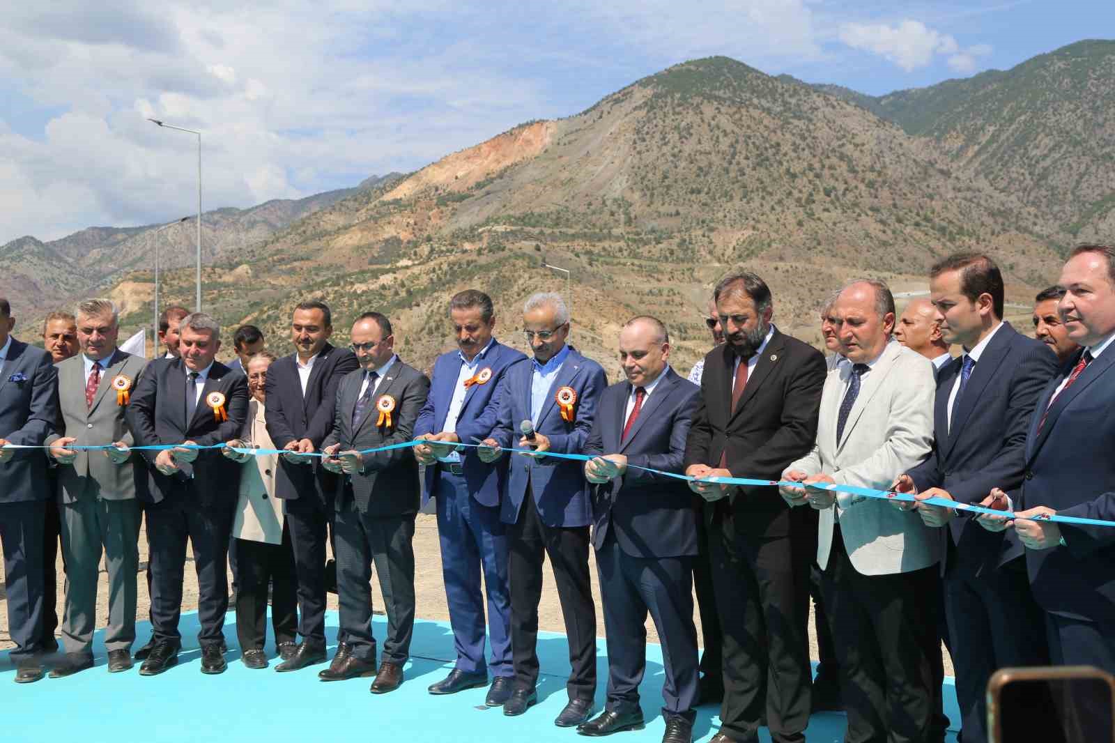 Bakan Abdulkadir Uraloğlu, Yusufeli merkez viyadüğü’nün açılışını gerçekleştirdi
