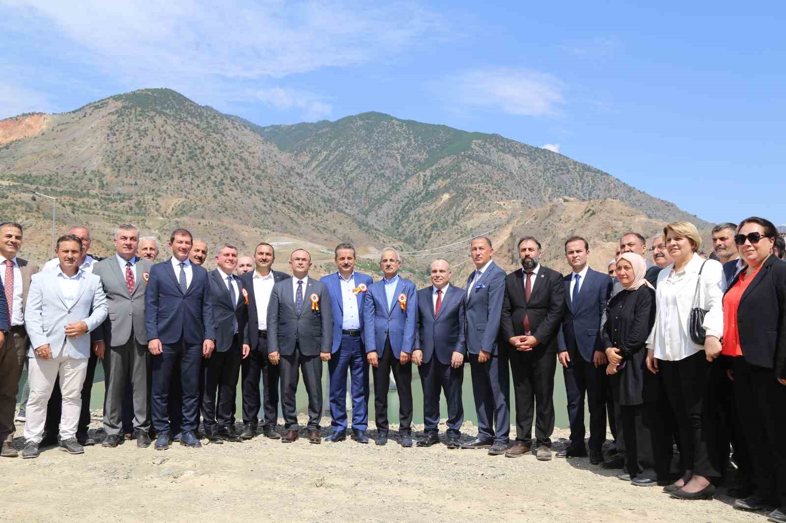 Bakan Abdulkadir Uraloğlu, Yusufeli merkez viyadüğü’nün açılışını gerçekleştirdi
