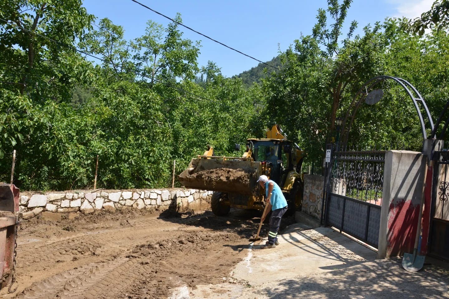 Babadağ’da selin yaraları sarılıyor
