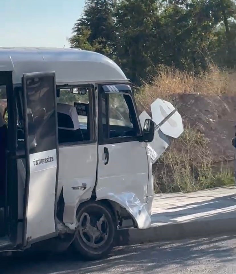 Elazığ’da otomobil ile minibüs çarpıştı: 1 yaralı
