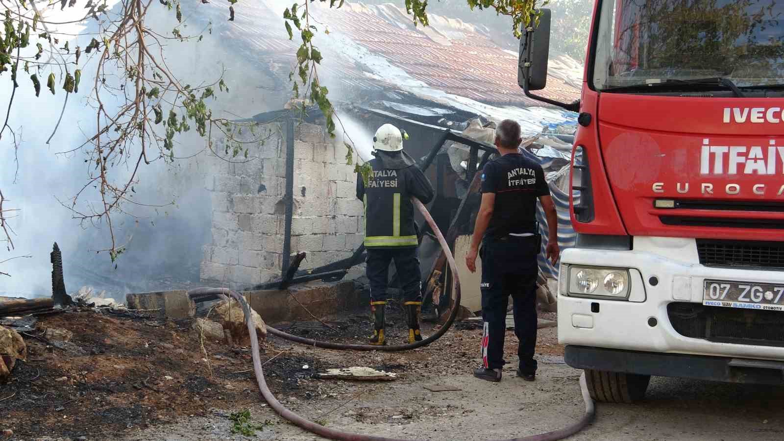 Antalya’da korkutan yangın
