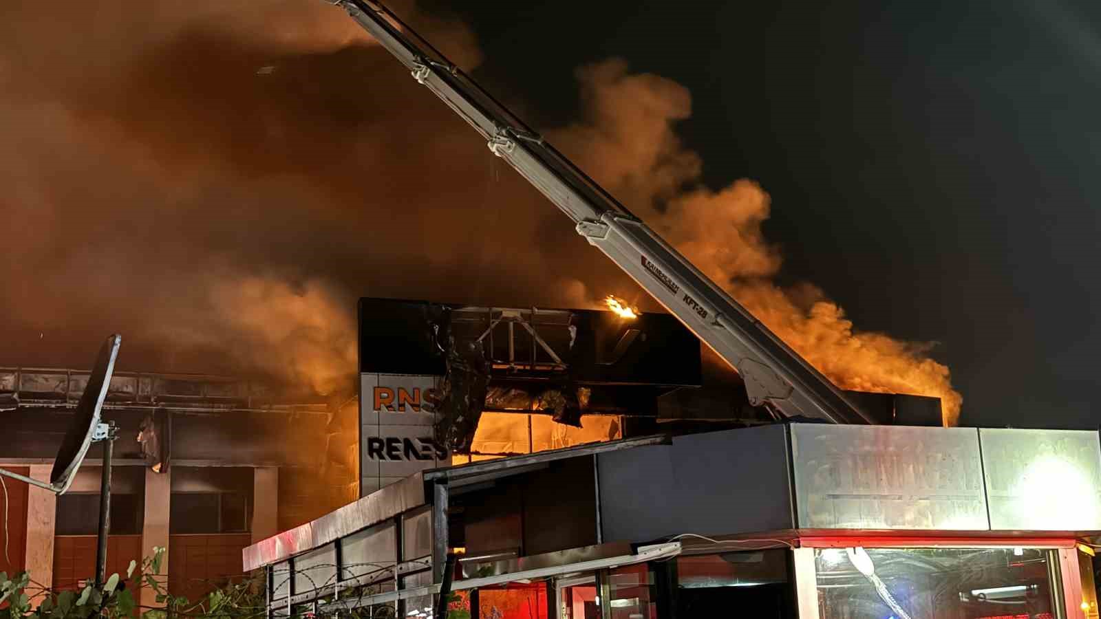 Sakarya’daki fabrika yangını havadan görüntülendi
