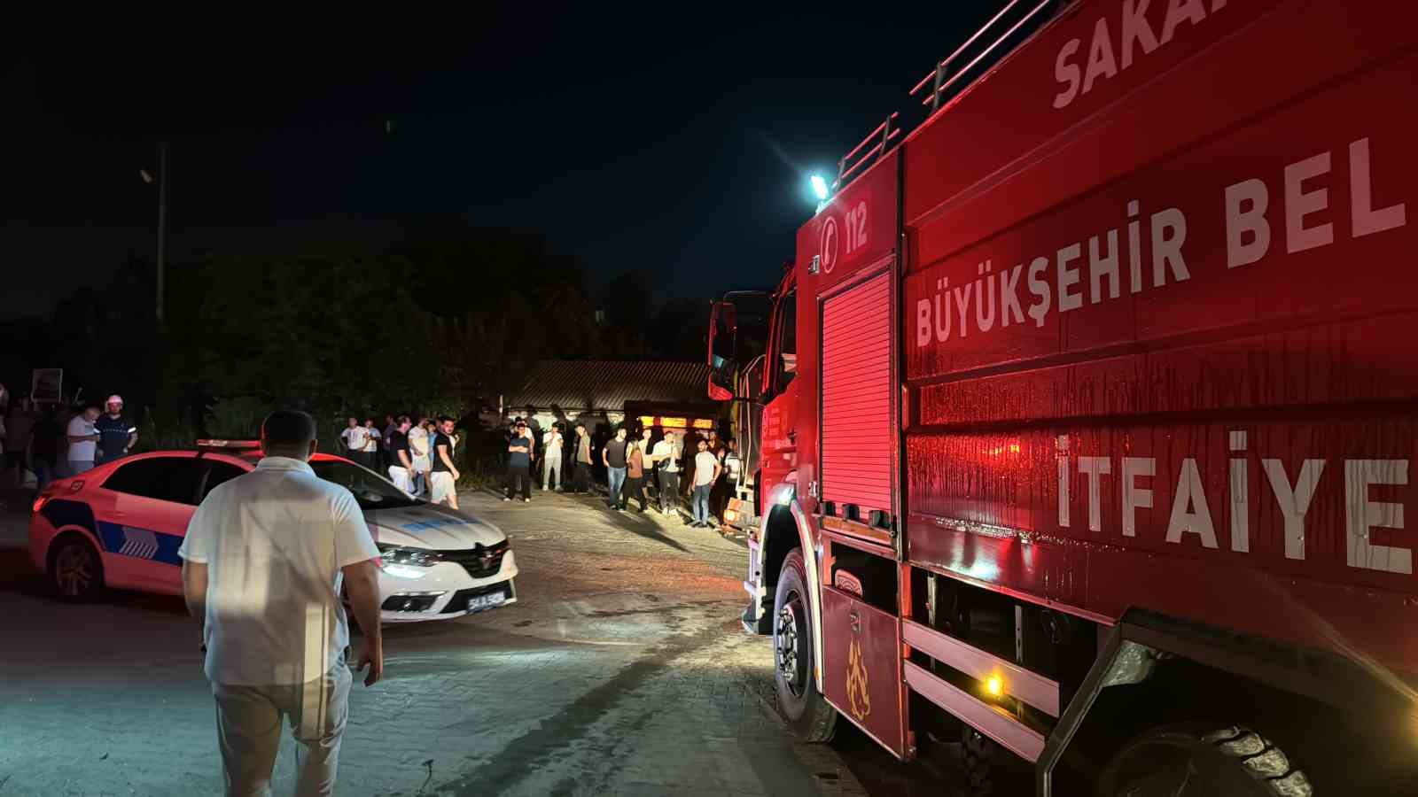 Sakarya’daki fabrika yangını havadan görüntülendi
