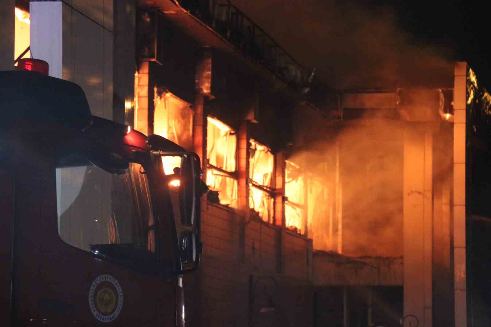 Sakarya’daki fabrika yangını havadan görüntülendi
