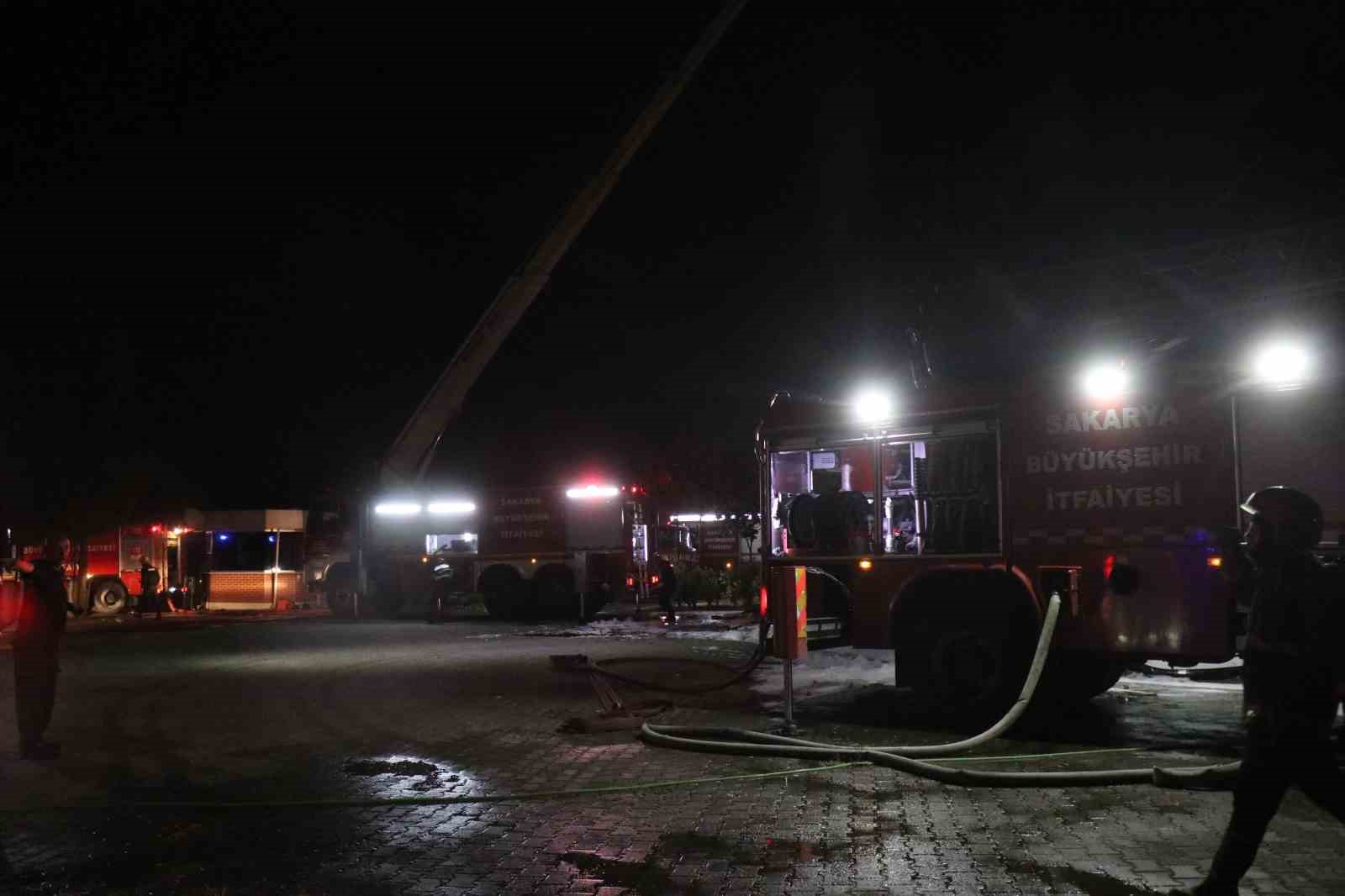 Sakarya’daki fabrika yangını havadan görüntülendi
