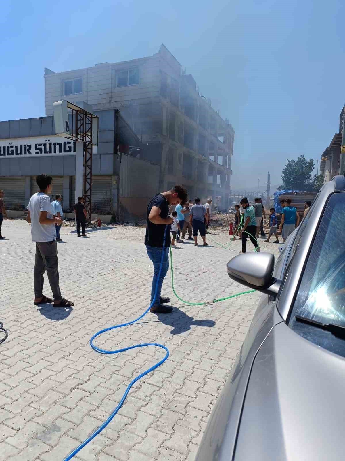 Antakya sanayi sitesinde çöplük yangını çıktı
