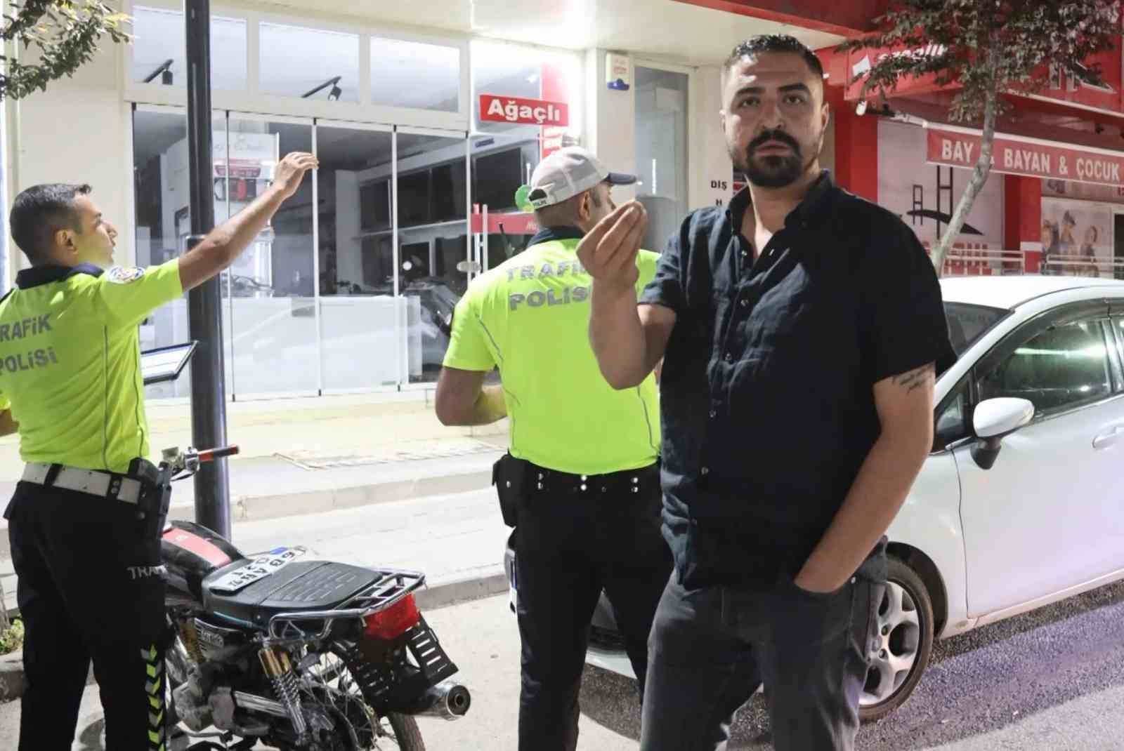 Alkollü sürücü, “Senin görevin bu değil” diyerek gazetecinin üzerine yürüdü
