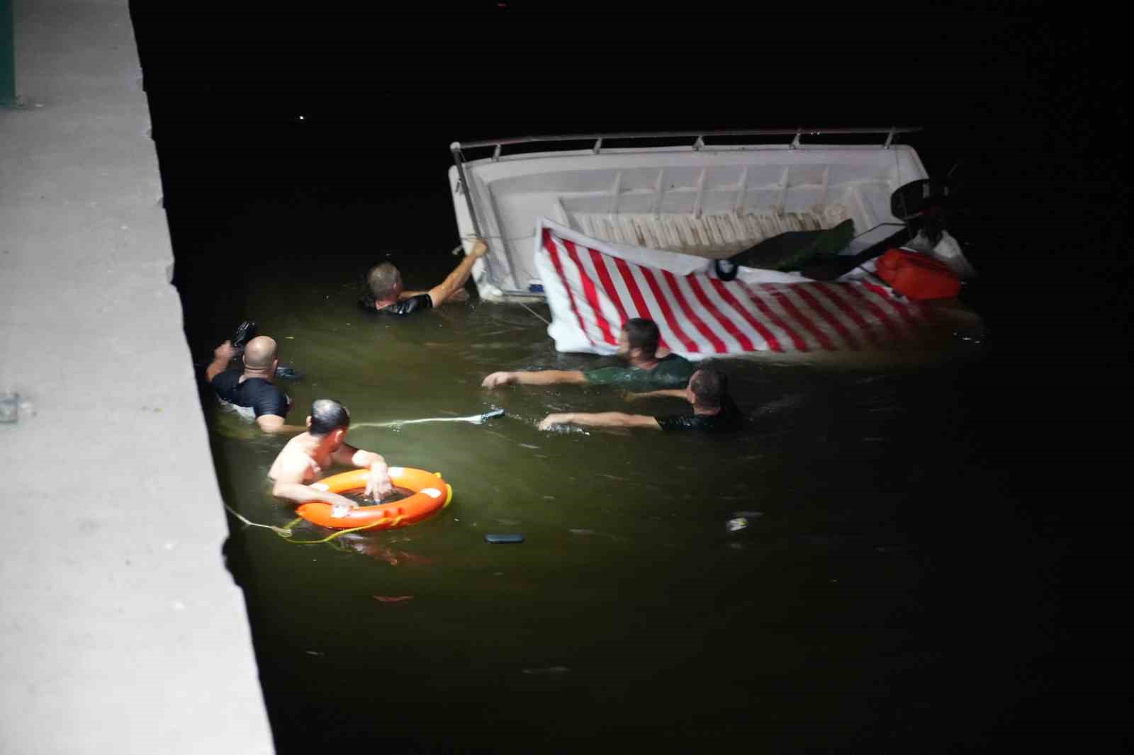 Meriç Nehri’nde can pazarı: Alabora olan teknedeki 5 kişi boğulmaktan son anda kurtarıldı
