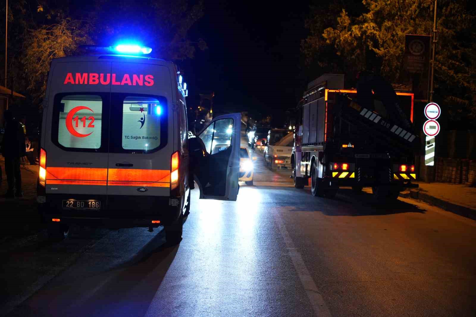 Meriç Nehri’nde can pazarı: Alabora olan teknedeki 5 kişi boğulmaktan son anda kurtarıldı
