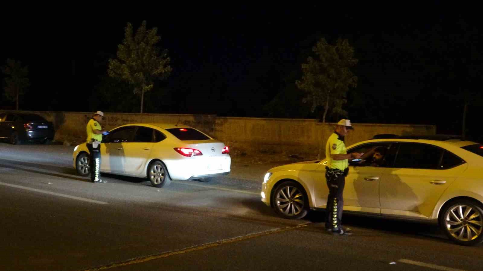 Diyarbakır’da hız yapılan bölgede trafik denetiminde cezalar kesildi
