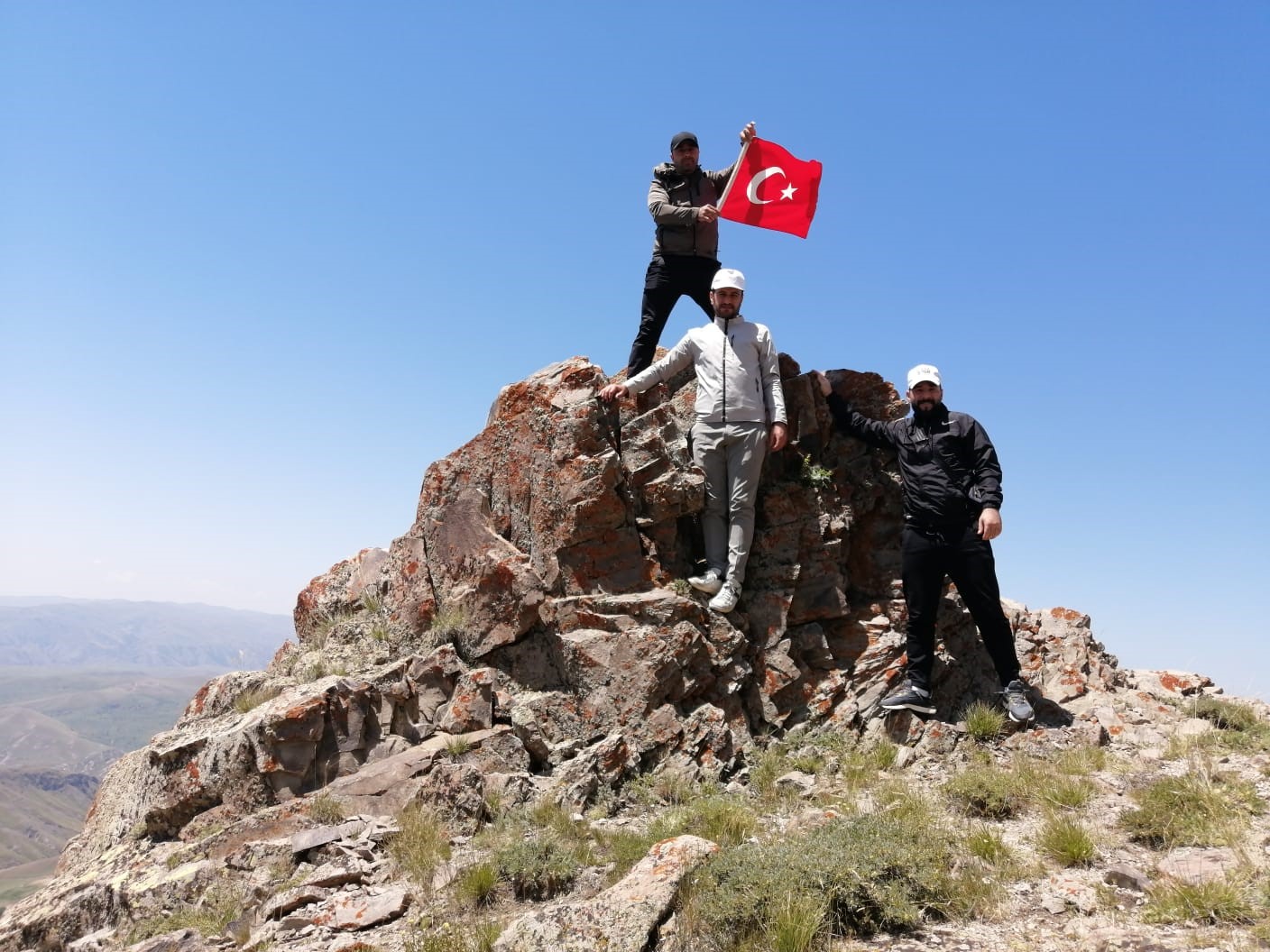 Ağrı’da Kösedağ’a zirve tırmanışı ile 15 Temmuz kutlandı
