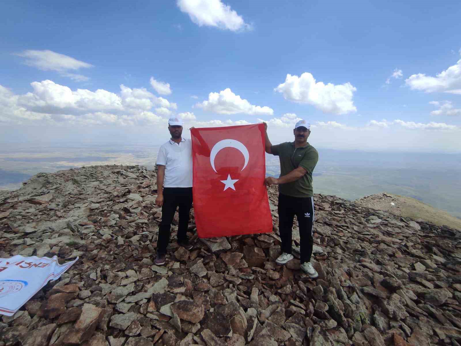 Ağrı’da Kösedağ’a zirve tırmanışı ile 15 Temmuz kutlandı
