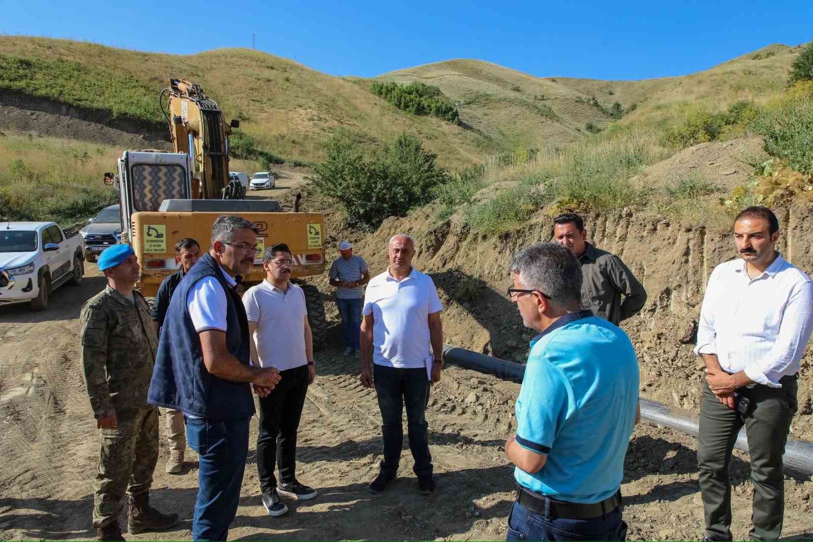 Vali Çelik, kentin su sorunun çözmek için çaba harcıyor
