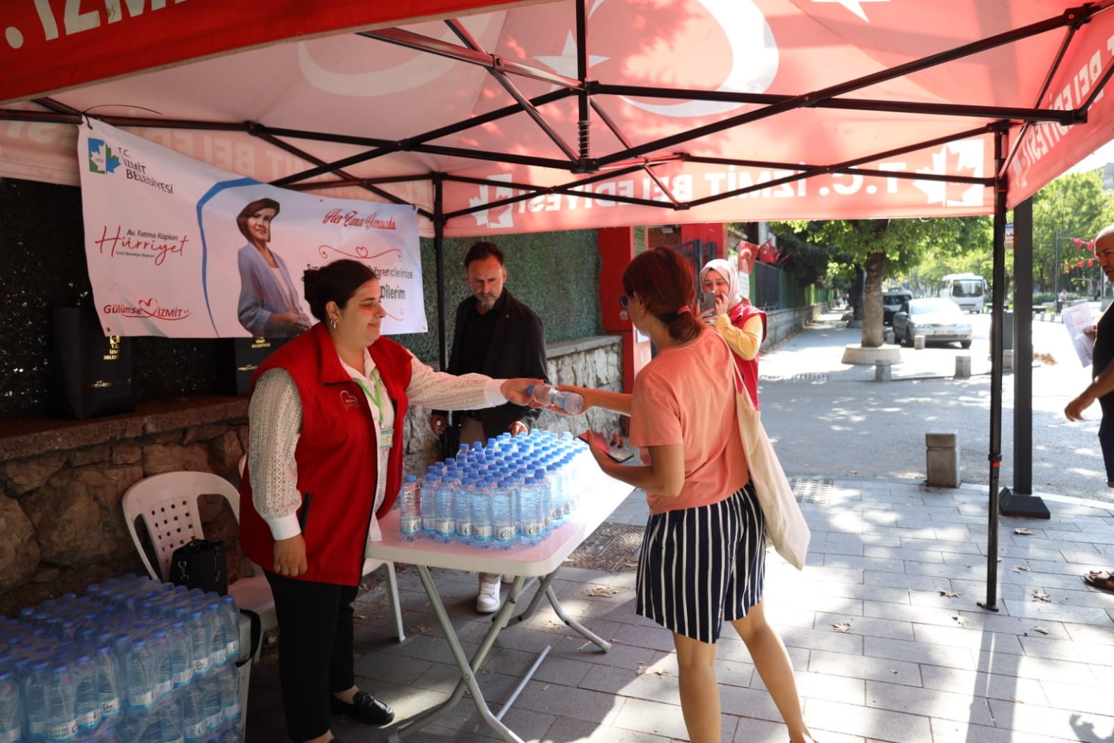 İzmit Belediyesi, KPSS’ye giren adayları yine yalnız bırakmadı
