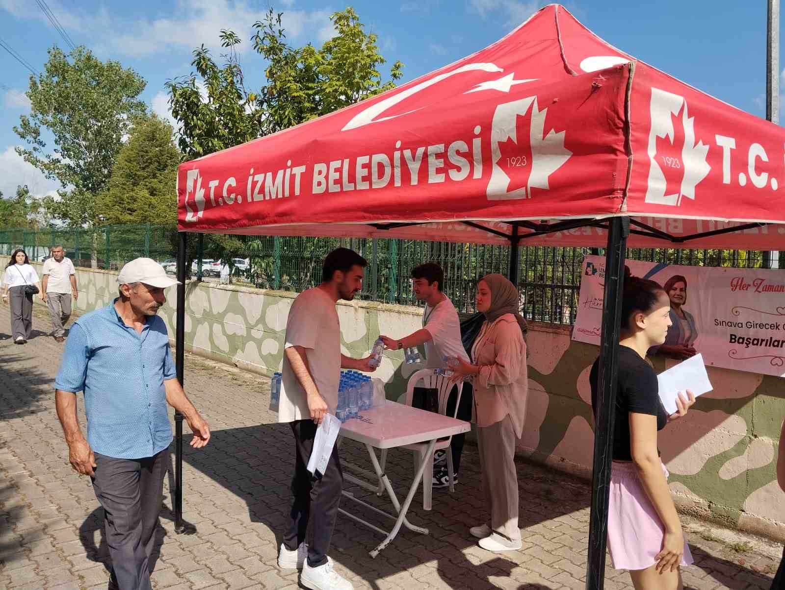 İzmit Belediyesi, KPSS’ye giren adayları yine yalnız bırakmadı
