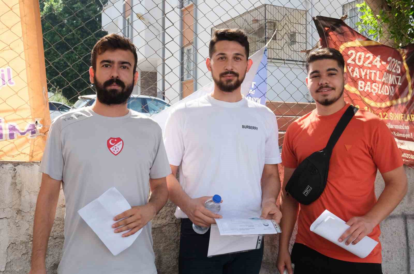 Adana’da sınav heyecanı değil sıcak uyutmadı
