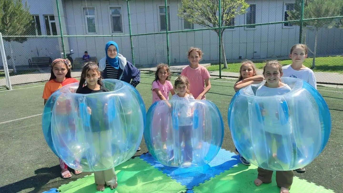 Büyükşehir ile ilçelerde de çocuklar yaz tatilini dolu dolu geçiriyor
