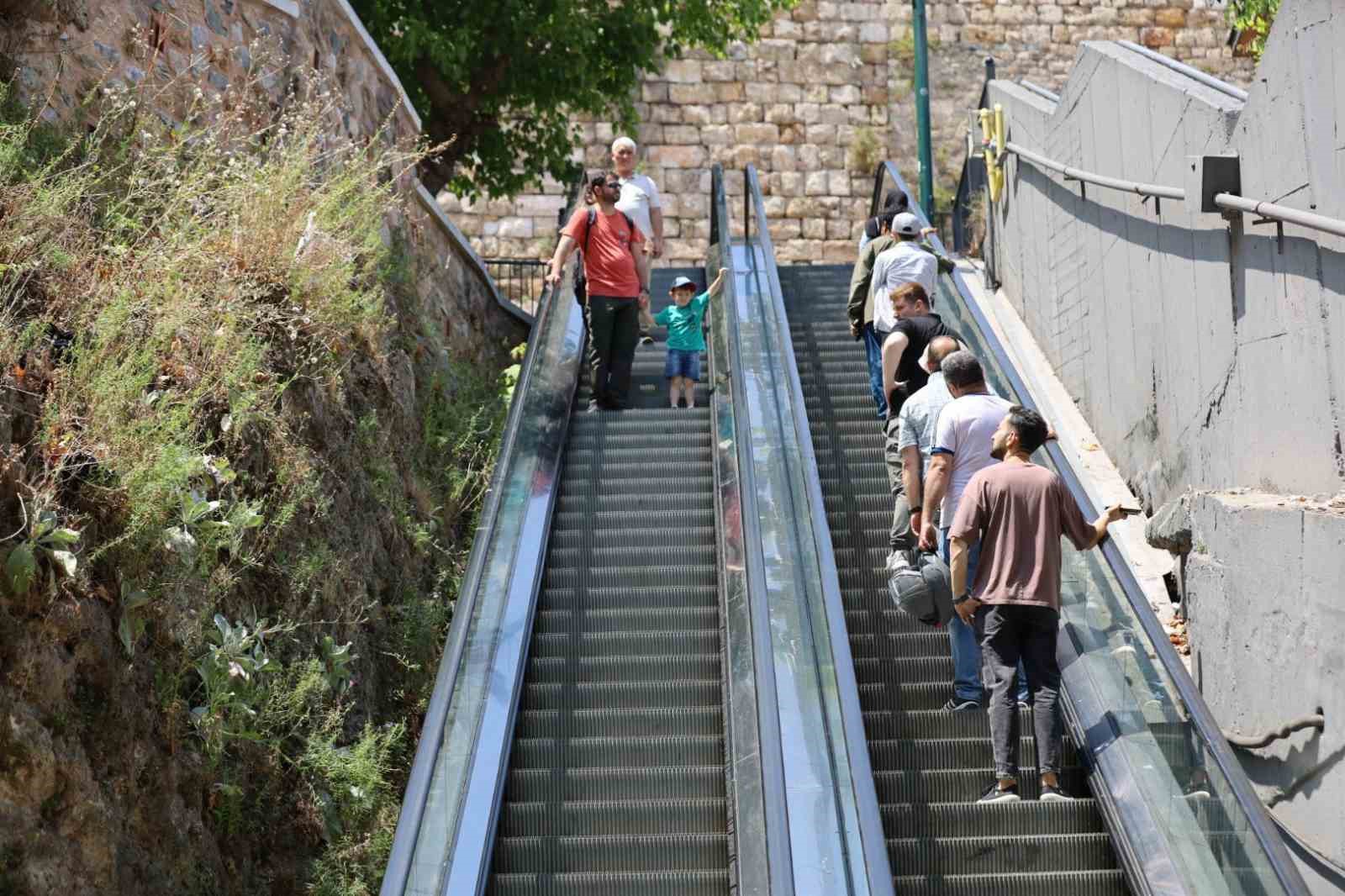 Yürüyen merdivenler tekrar Bursalıların hizmetinde
