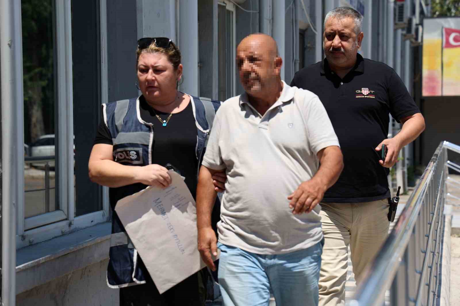 İzmir Konak’ta yağış sırasında elektrik akımına kapılan 2 kişinin ölümüyle ilgili soruşturmada haklarında gözaltı kararı verilen 29 kişiden şu ana kadar 14’ü gözaltına alındı. Gözaltına alınanlar emniyete getirilirken, 15 şüpheliyi yakalama çalışmalarının