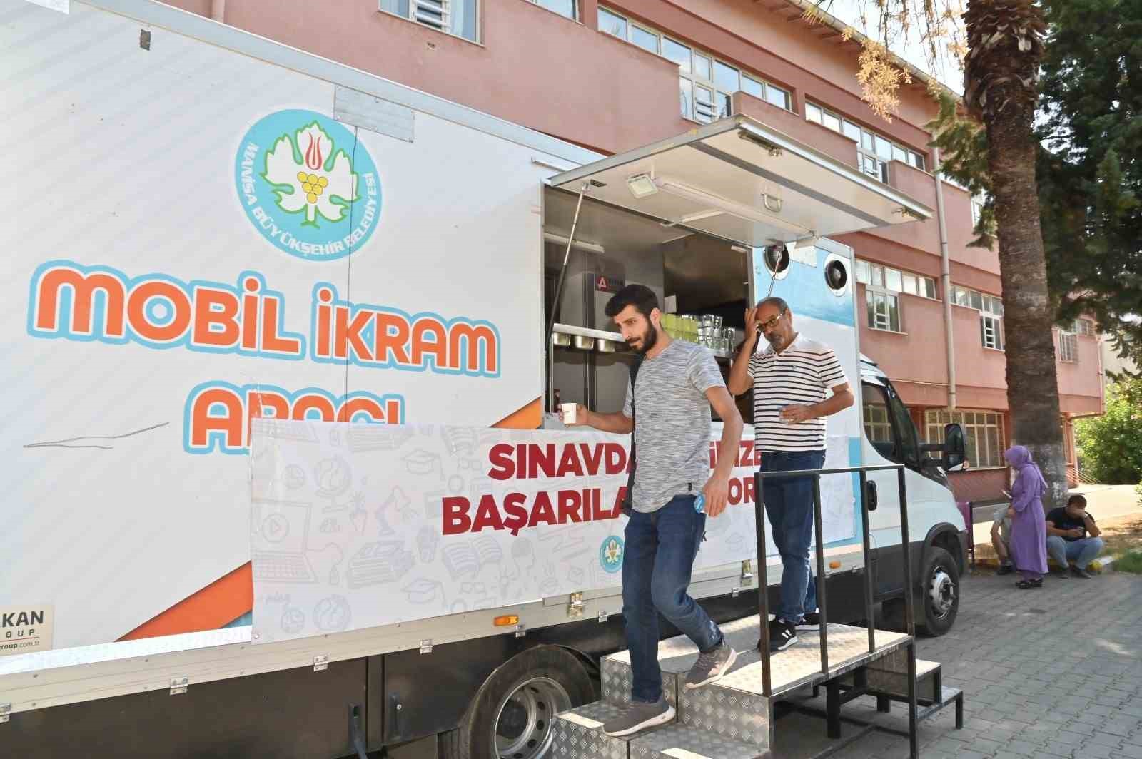 Manisa Büyükşehir’den memur adaylarına destek
