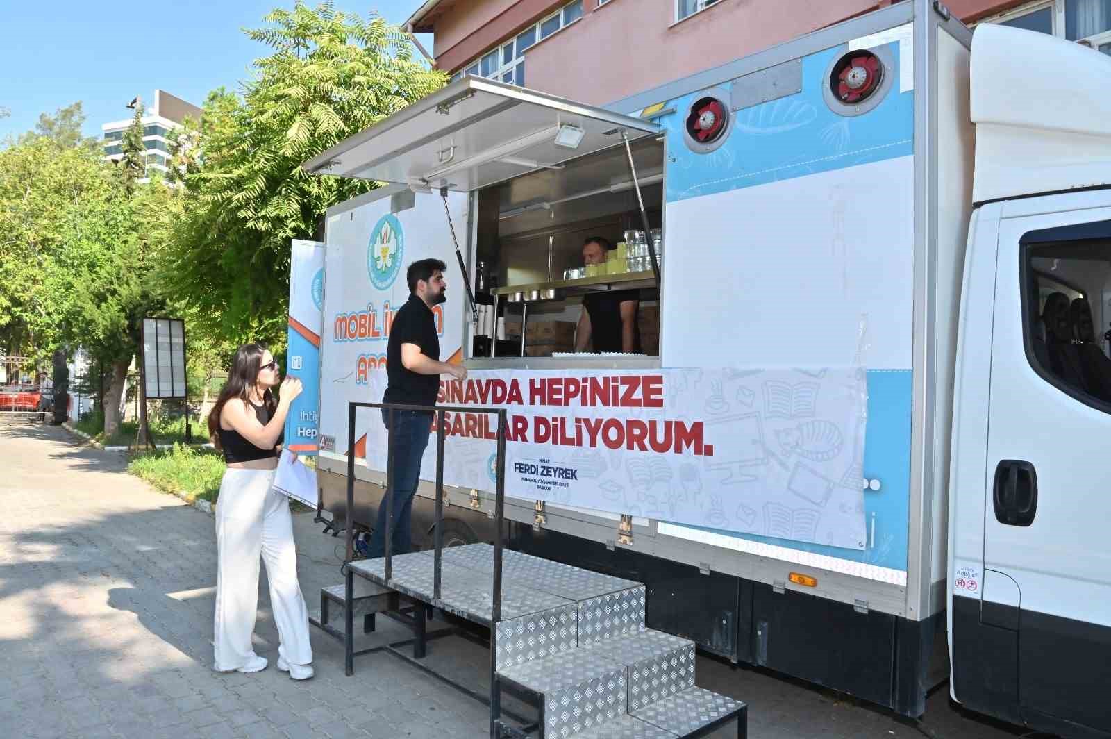 Manisa Büyükşehir’den memur adaylarına destek
