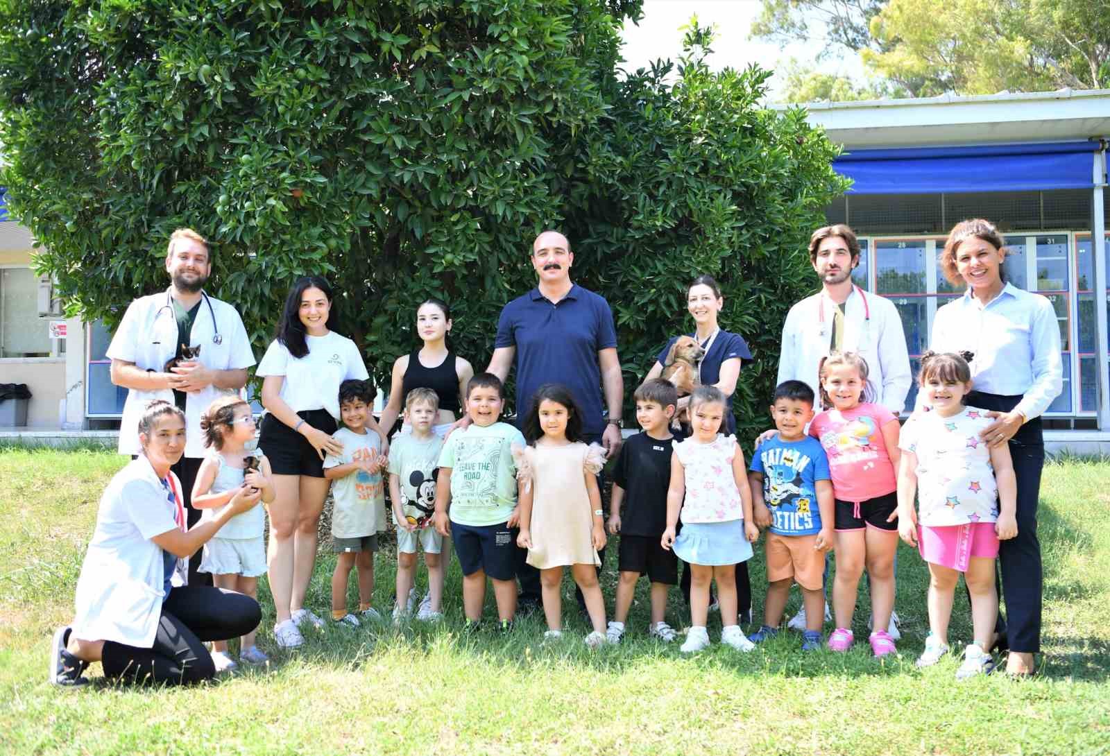 Konyaaltı belediyesi hayvan barınağı, minik öğrencileri ağırladı
