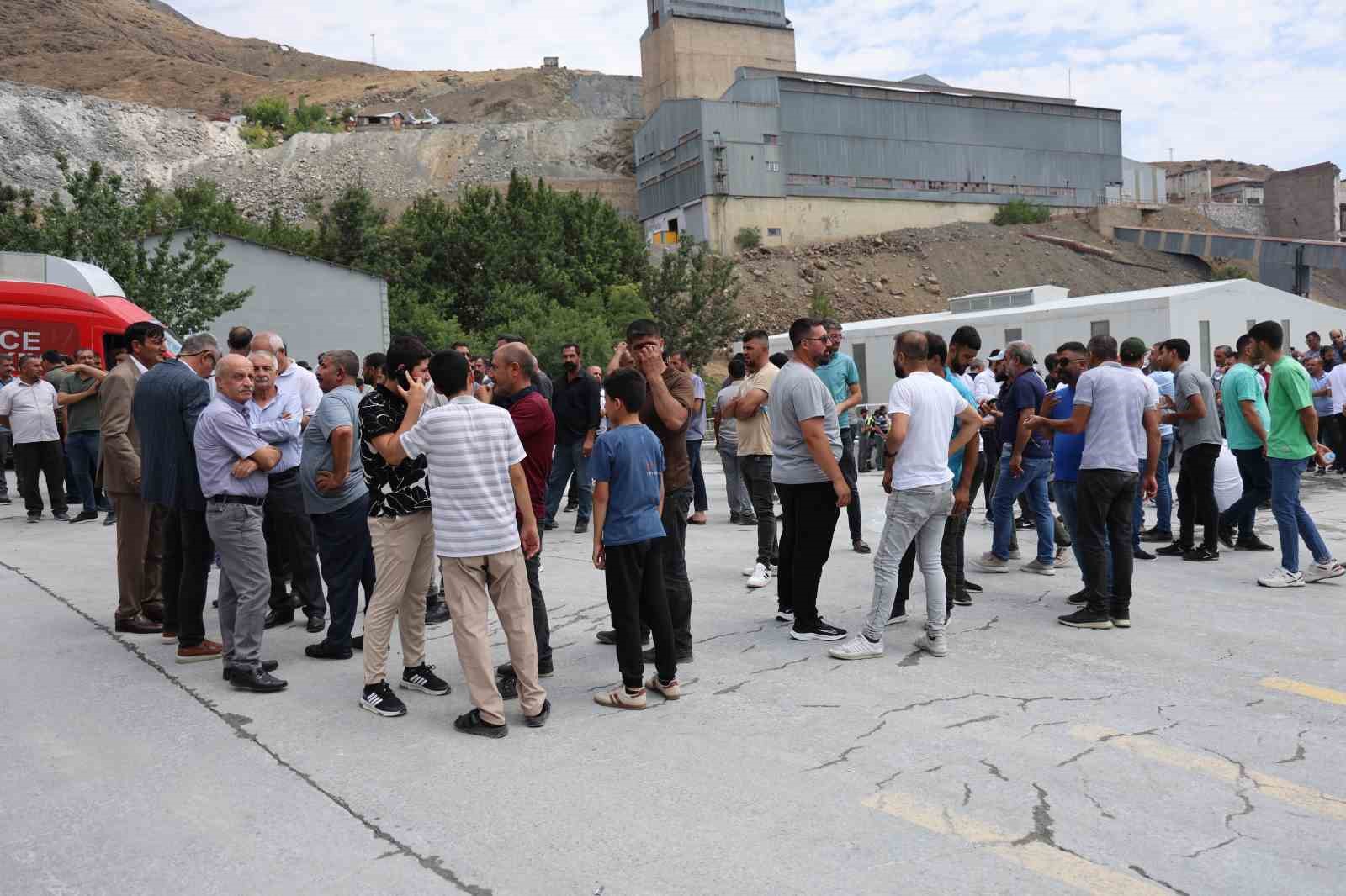 CHP heyetinden grevde olan işçilere destek
