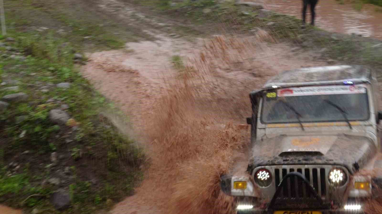 Karadeniz Offroad kupası ikinci yarışları Artvin’de düzenledi
