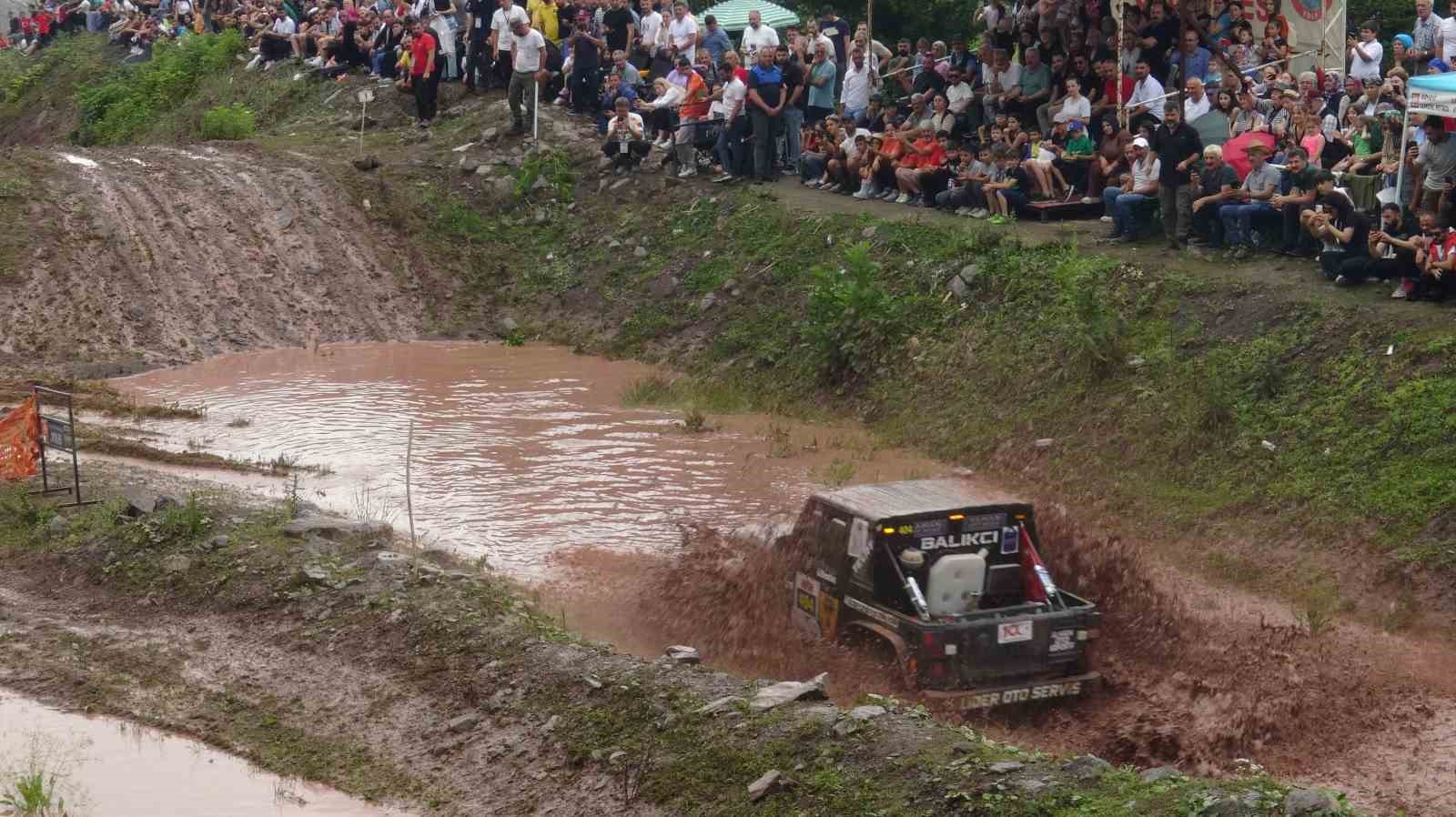 Karadeniz Offroad kupası ikinci yarışları Artvin’de düzenledi
