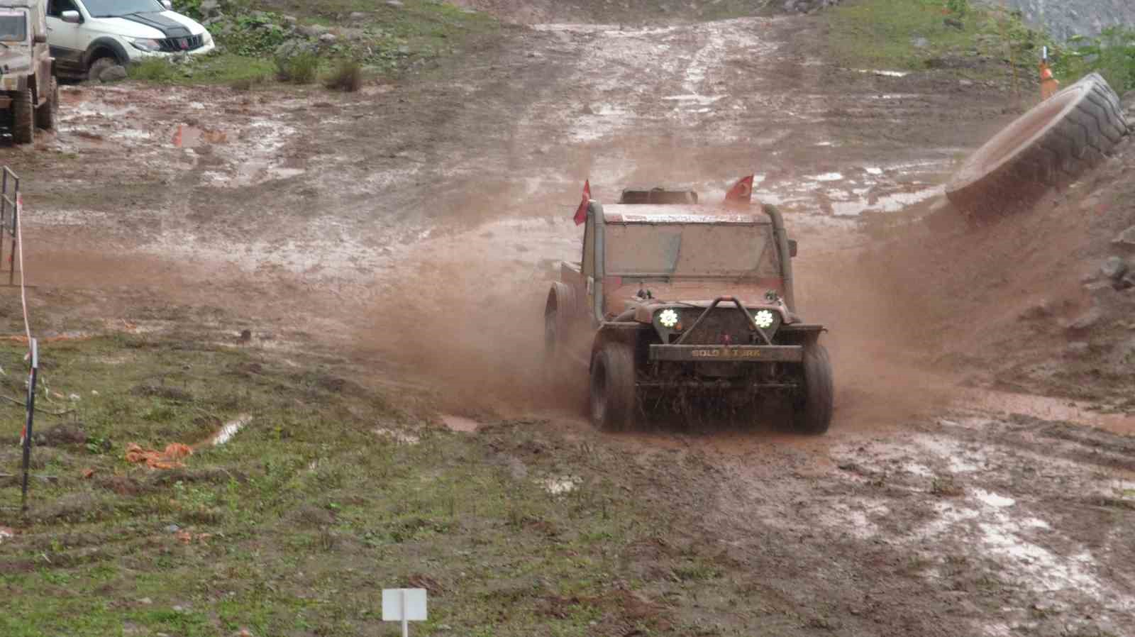 Karadeniz Offroad kupası ikinci yarışları Artvin’de düzenledi
