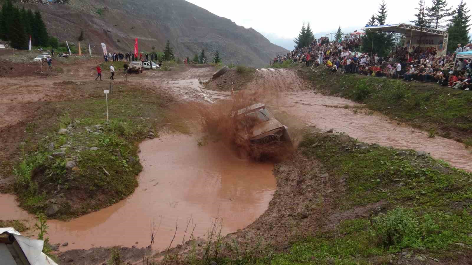 Karadeniz Offroad kupası ikinci yarışları Artvin’de düzenledi
