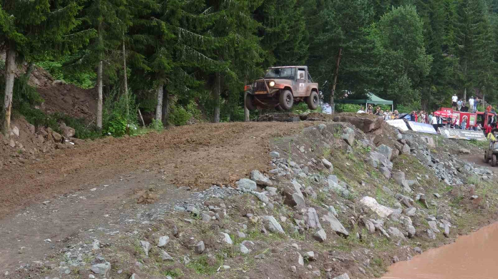 Karadeniz Offroad kupası ikinci yarışları Artvin’de düzenledi
