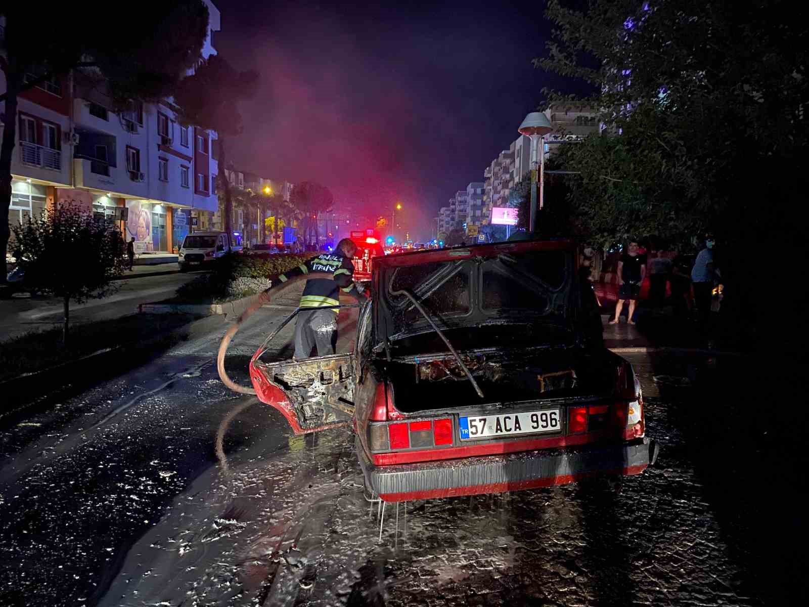 Milas’ta yanan Tofaş otomobil hurdaya döndü
