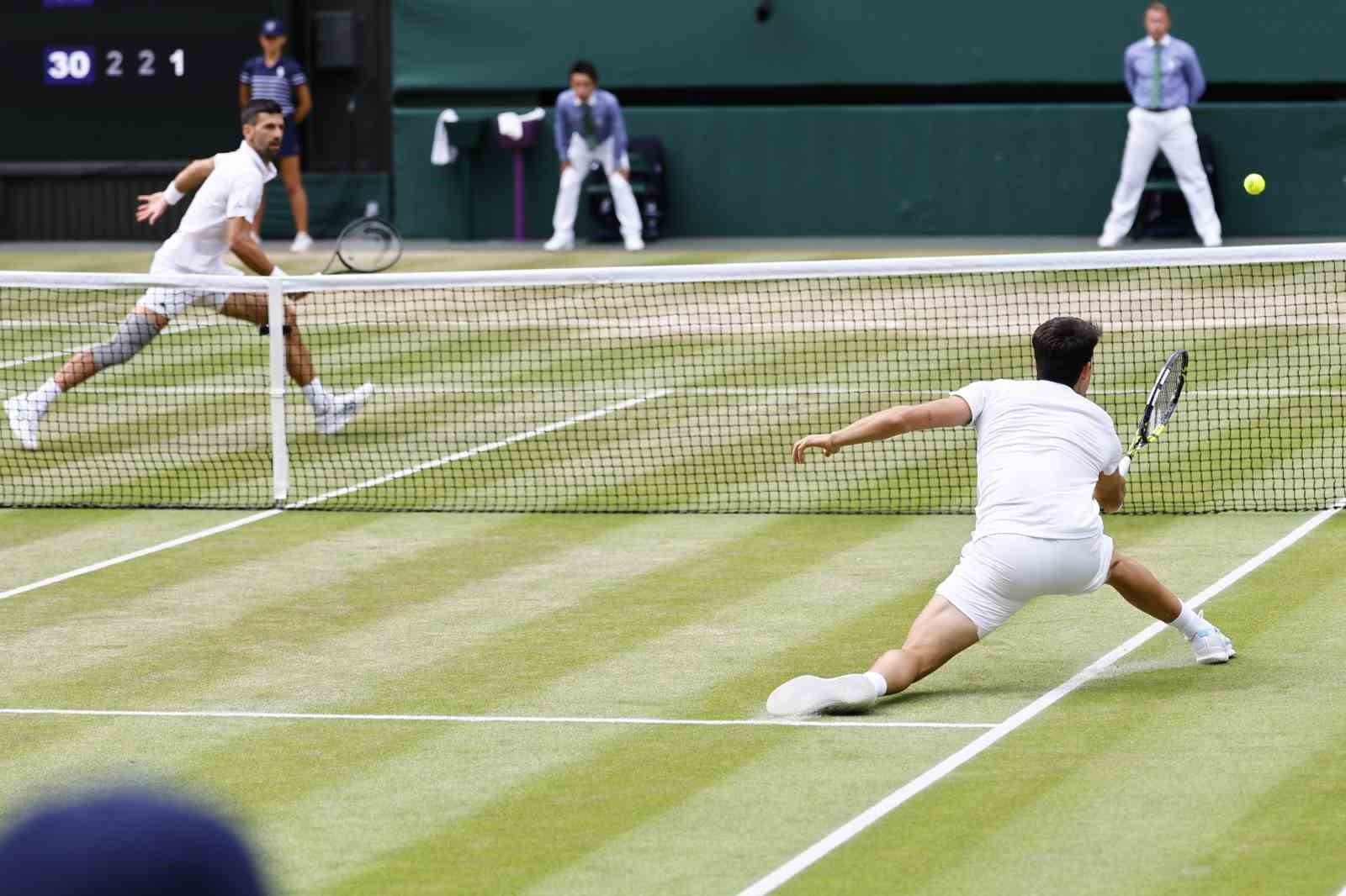 Wimbeldon’da Carlos Alcaraz üst üste ikinci kez şampiyon
